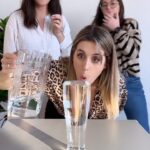 Denyzee Instagram - Petit défi entre amies 🤣 la personne qui perd doit te payer un restaurant 🥒🍟 #challenge #amis #friends #friendchallenge #trend #fun #funny #lol #meme #humour #defi #unholy #girls