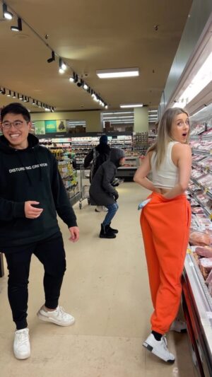 Denyzee Instagram - Best trending game ever 🤣🥳 J’ai explosé de rire tellement que c’était drôle! Qui n’aurait jamais osé faire ça en public? Rf. @elissadeheart #tiktok #trend #shop #fashion #meme #fun #drole #comedy #humour #mdr #lol #outfit