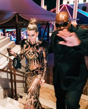 Denyzee Instagram - Bonsoir Paris, Bonsoir Québec, ici Céline! (de wish) 🤣🤣 Nouvelle vidéo sur YouTube! Qui l’a vu? Voici un petit photo dump de ces incroyables moments à Las Vegas 🎰✨ Notez la ressemblance sur /10 dans les commentaires. 

Thanks to @bodyguard_buddha for being our angel of the day!

Merci à mon équipe de choc @manontuf et @amandine_gros_ ✨

#celine #celinedion #24h #doppleganger #sosie #sosiecelinedion #sosies #lasvegas #vegas #photodump #decemberdump #celinedionvegas