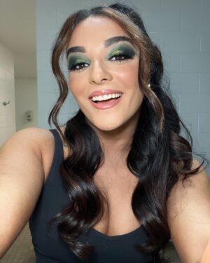 Deonna Kupryk Instagram - I am the ⭐️ in any room that I stand in 
•
Still obsessed over this @ckellyhairandmakeup glam 😍