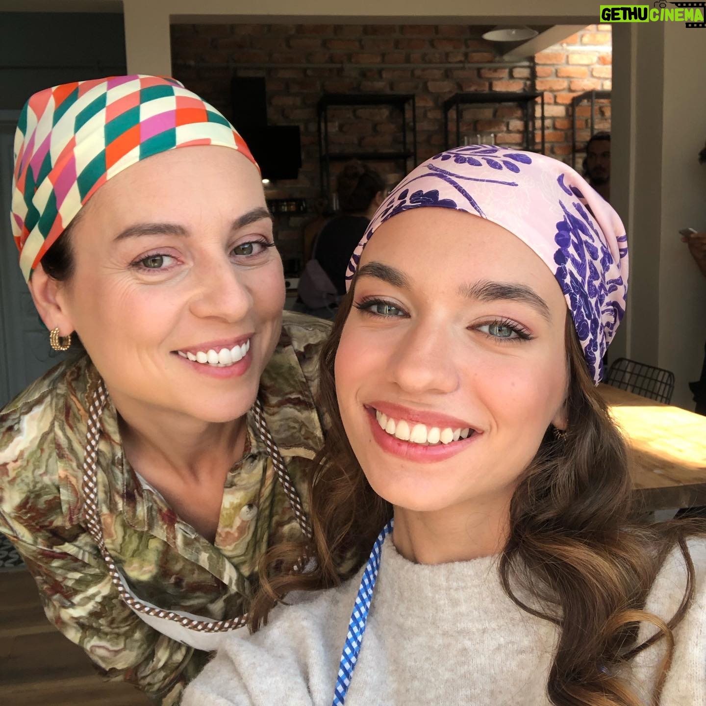 Derya Artemel - 7K Likes - #KendiDüşenAğlamaz kamera arkası ve çok sevdiğim bir aile :) ❤️