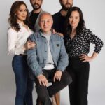 Derya Artemel Instagram - Dün gece Dostlarla Akşam Yemeği ile ilk kez seyirci karşısına çıktık. Yönetmenimiz ve benim hayatımda uzun zamandır ayrı bir yeri olan kıymetli Özen Yula’ya bu keyifli çalışma süreci için teşekkür ederim. Özge, Tansu ve Ümit, sizinle aynı sahneyi paylaşmak çok güzel, iyi ki beraberiz. Sahne arkasında emek veren tüm arkadaşlarım, tüm House of Performance ekibi, teşekkür ederim, güleryüzünüz ve desteğinizle bu süreci kolaylıkla ve güzellikle yaşamamızı sağladınız, sağlıyorsunuz. Ve House of Performance kurucularına, İstanbul’a yeni bir kültür sanat merkezi kazandırdıkları için ayrıca teşekkür etmek isterim. Biz her Çarşamba House of Performance sahnesinde, Bakırköy’de olacağız. Buluşmak dileğiyle.