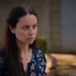 Derya Artemel Instagram - Geçmiş 20 yıl… Hayatta sevdiğim işi yapabildiğim için hep çok şanslı hissettim kendimi. Oyunculuk lise yıllarından beri hayalimdi, öyle böyle bir hayal değil ama, sevdası içimi yakıp kavuran, çalışıp çabalatan, gecemi gündüzüme katan.. :) Sahne üstü ve kamera önü çok mutlu olduğum, zamanın benim için durduğu yerler oldu hep. Harika insanlarla tanıştım, çalıştım. Her şey her zaman toz pembe değildi elbette. Hayal kırıklığı yaşadığım da oldu, “keşke başka türlü olsaydı” dediğim de ama tüm yaşadıklarım, zaman içinde bana öğrettikleriyle, kazandığım farklı bakış açılarına, aştığım duygulara, çıktığım yeni yollara dönüştü. Büyüdüm bu yolda. Hep çok şey öğrendim, yolumun kesiştiği pek çok insan çok şey öğretti bana. Hala öğreniyorum… Yıllar yılları kovalamışken bir hatıralar geçidi de buraya bırakayım dedim. :) Her projeden fotoğraf koyamadım ama yukarıdakiler sırasıyla Weisman ile Kızılyüz, Zerda, Aliye, Seher Vakti, Yol Arkadaşım, Cinayet, Araf, Kırgın Çiçekler, Masanın Altında, Çocukluk 🙏🏻🌾