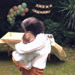 Derya Artemel Instagram - Varlığın ne büyük sevinç, en büyük hediyesin bize… İyi ki doğdun canım oğlum. 💛