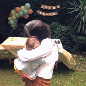 Derya Artemel Instagram - Varlığın ne büyük sevinç, en büyük hediyesin bize… İyi ki doğdun canım oğlum. 💛