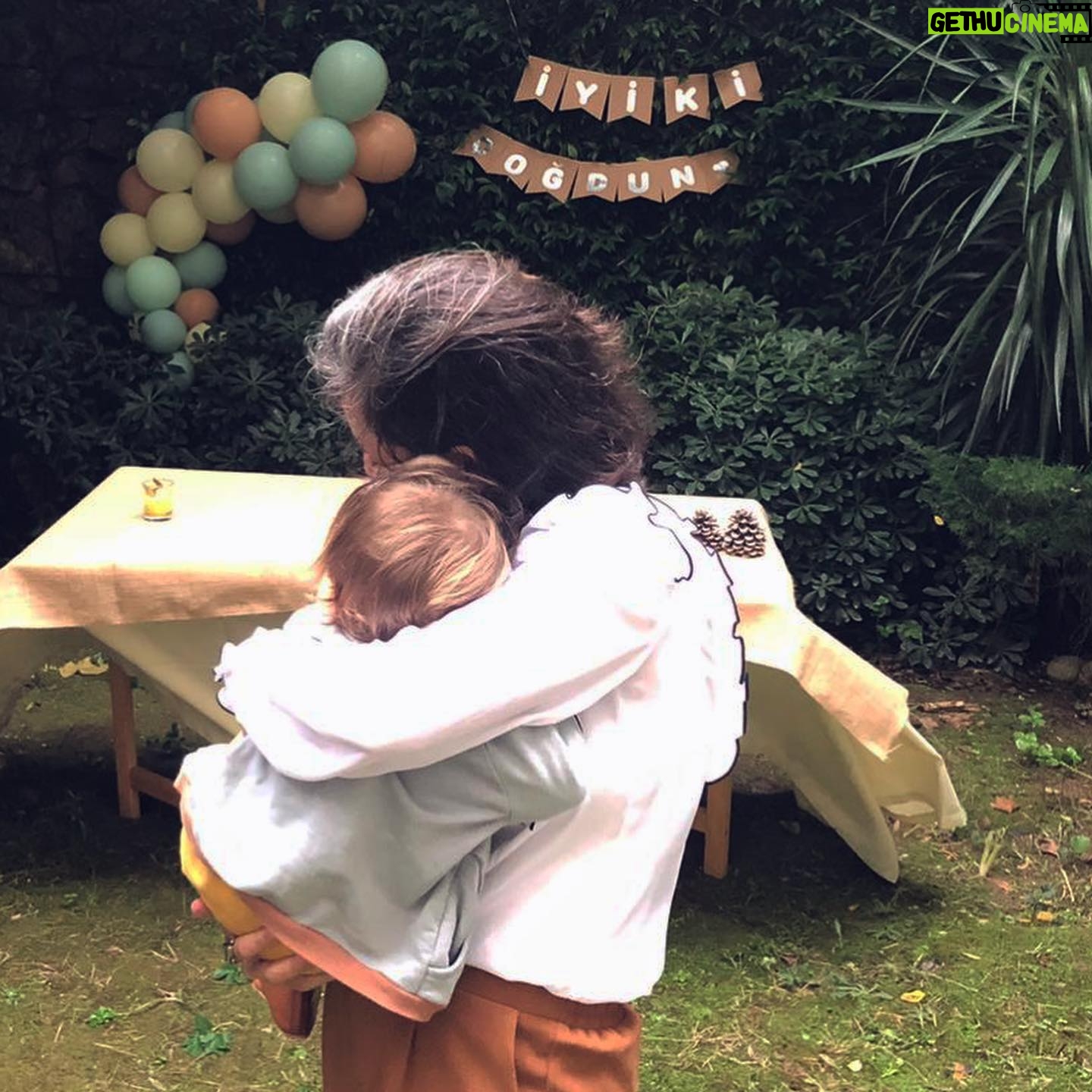 Derya Artemel - 4.1K Likes - Varlığın ne büyük sevinç, en büyük hediyesin bize… İyi ki doğdun canım oğlum. 💛