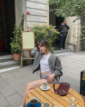 Derya Pınar Ak Instagram - ☕️🫧💕👭🏻🕊️
