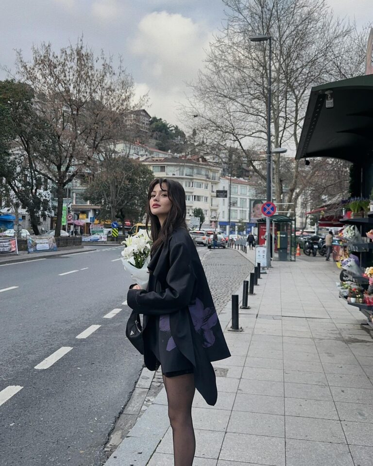 Derya Pınar Ak Instagram - .*･｡ﾟᵕ~☆.*･｡ﾟ styling: @elifduzgunzzz @lesbenjaminsturkiye