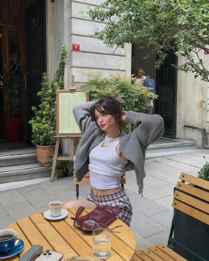 Derya Pınar Ak Instagram - ☕️🫧💕👭🏻🕊️