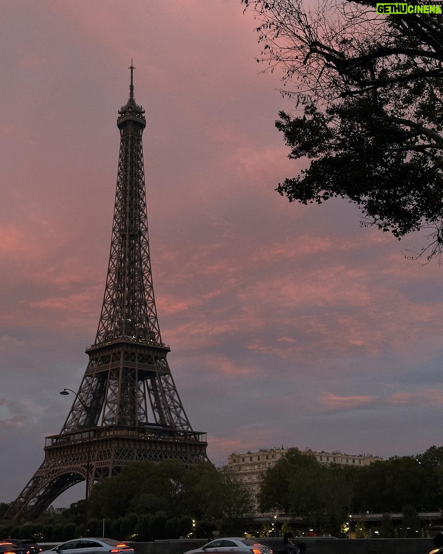 Derya Pınar Ak Instagram - Paris dump❤️