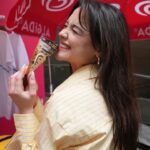 Derya Pınar Ak Instagram - Algida yine mutlu etmeye devam ediyor❤ 8 Mayıs’a kadar Kanyon’un ortasındaki bu içinde zaman tünelinden, eğlenceli aktivasyonlara kadar pek çokk şey alan mutluluk müzesini muhakkak ziyaret edin, mutlu olmaya ihtiyacımız var ve tam bu anlar için iyi ki @algidaturkiye var 🥳 #işbirliği #AlgidaMutlulukMuzesi