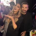 Despina Vandi Instagram - Σας ευχαριστώ από καρδιάς όλους για τις χθεσινές απονομές! Ναι είναι προσωπική έκφραση το τραγούδι αλλα είναι σημαντικό να έχεις και τους σωστούς ανθρώπους να σε στηρίζουν σε αυτό για να προκύπτει η μαγεία! Αυτή τη μαγεία της επικοινωνίας και της σύνδεσης μεσα από τη μουσική 30 χρόνια μετά! @g_arsenakos σε ευχαριστώ! @superfm_radio υπέροχη βραδιά! @kingsofficial απλά σας λατρευω!