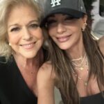 Despina Vandi Instagram - Χρονια πολλά με υγεία αγάπη και αρμονία αγαπημένοι μου! ❤️