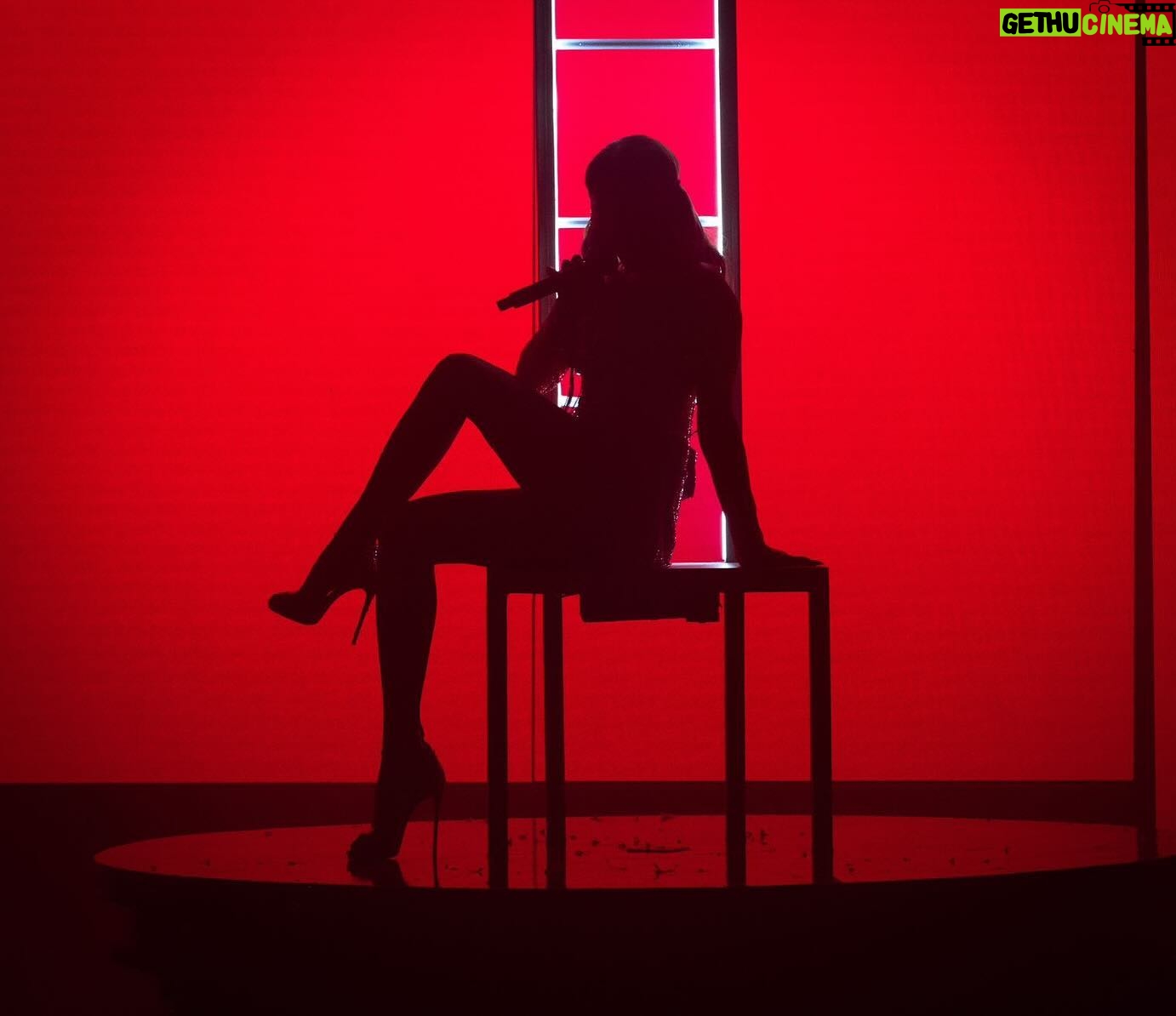 Despina Vandi Instagram - Ανυπομονώ να σας δω κι αποψε!!! #music #live #party
