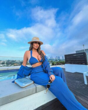 Destiny Monique Instagram - It was supposed to be a clear sunny day but the clouds kept hovering…… I guess you could say I had the blues. 💙🩵