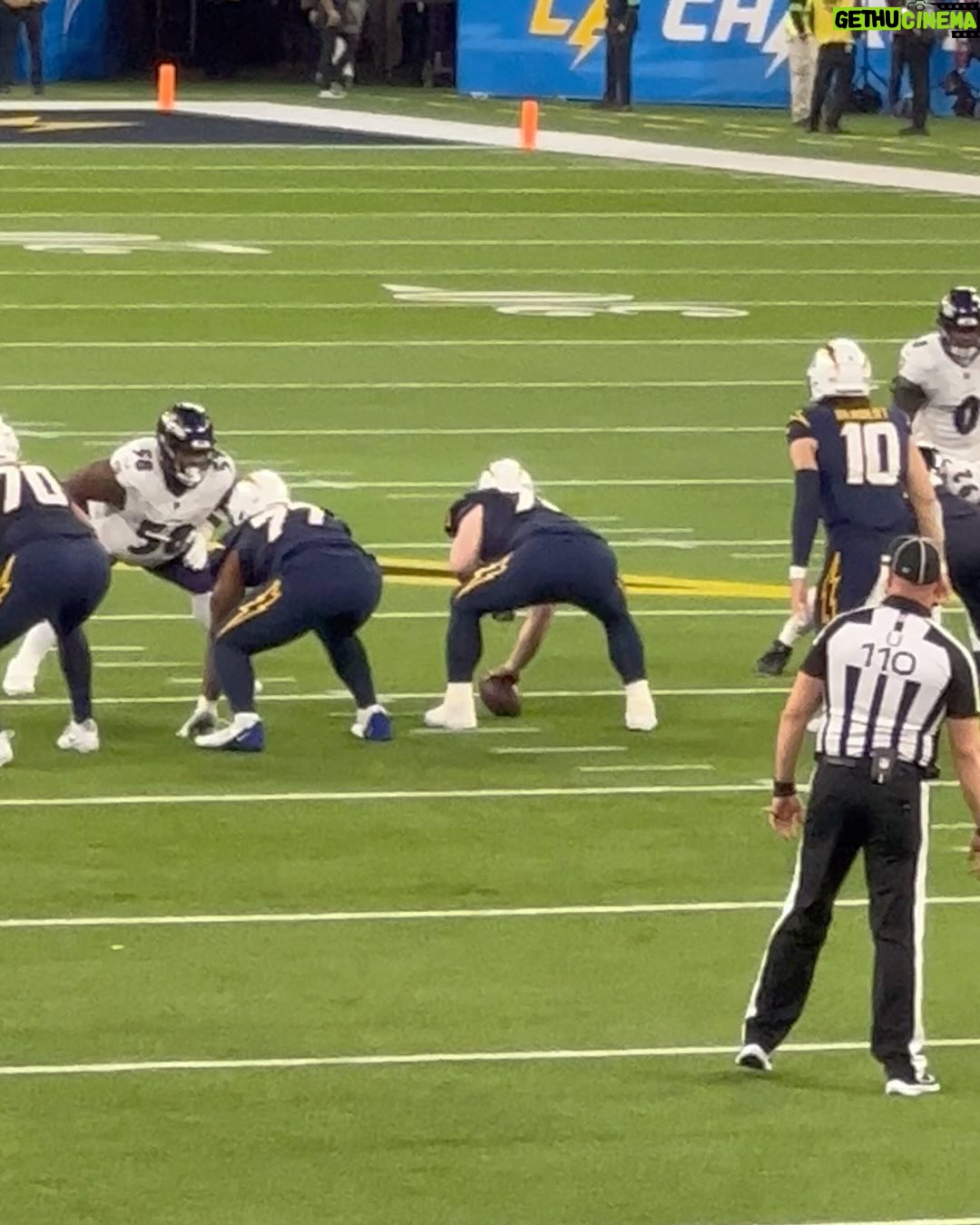 Destiny Monique Instagram - Game day! So fun… slide right so see my favorite thing to eat at a game! 😋And some highlights. 🏈 - Hope you all had a wonderful and relaxing Thanksgiving! Now it’s time to get back to work, I personally can’t wait. “Love what you do and you will never work a day in your life!” Marc Anthony… Let’s get it! 😁✨ . . . . #gameday #🏈 #footballsunday #football #sportsbettor #gametime