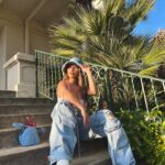 Destiny Monique Instagram - Love my cargo jeans by @ver_luisant_clothing 💙. . . . . #ad #cargopants #denim #jeans #stylefashion #ootdfashion