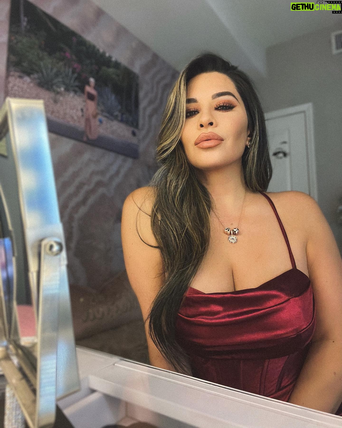 Destiny Monique Instagram - Dress by @azazieofficial Full haul with more stunning dresses up soon…. (Link in bio) 5% off with my code: 3d48da Black Friday and cyber Monday sale 11/24-27. . . . #ad #dress #glamour #azazie #azaziedresses #stylefashion