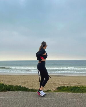 Destiny Monique Instagram - Beach days are the best days! Even when it’s right before the rain. Happy Monday, back on my fitness! 😅
.
.
.
.
#california #californialiving #beachdays #beachdaysarethebestdays