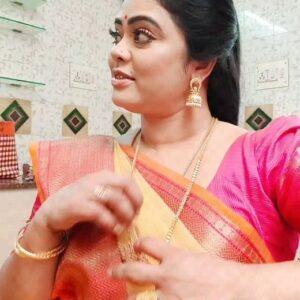 Devipriya Instagram - One among the best of 80"sss
#love #80's#evergreen #songs 
#goodevening #dearsdarlingsdudes❤️❤️❤️❤️ #devipermatasari