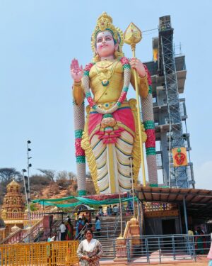 Devipriya Instagram - On my way bk  from yercaud to Chennai visited 
Sri muthumalaimurugan temple
Vazhapadi. Azhagu muruganin darisanam,🙏😇🙏