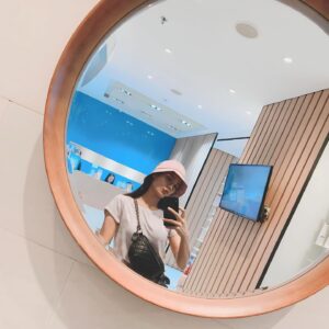 Devon Seron Instagram - Investing in self-care with a rejuvenating derma visit. #PamperDay 💆‍♀️ 

Thank you Dra. Bella @bella.espinomd of #BenchSkinExpert Trinoma Branch. Visit them to get the treatments you love! Call to book an appointment now! 🥰
@benchskinexpert