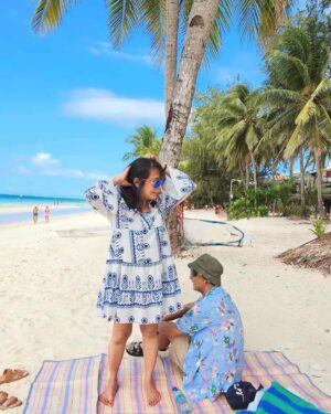 Devon Seron Instagram - Today's heat making me wish for sandy toes, salty air and tan lines! ☺️🏖️🌞 ganda-gandahan kahit haggard sa init 🥹😂