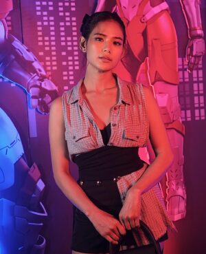 Devon Seron Instagram - HUMAN X ULTRAMAN collaboration on an intergalactic night 🚀⚡️

@human_official 
#HumanXUltraman 
#HumanClothingPH