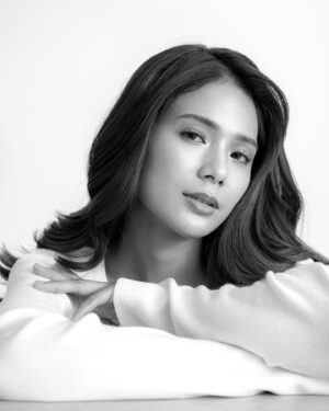 Devon Seron Instagram - I don’t always look like this, my real face is on sick leave. 😵‍💫😷
