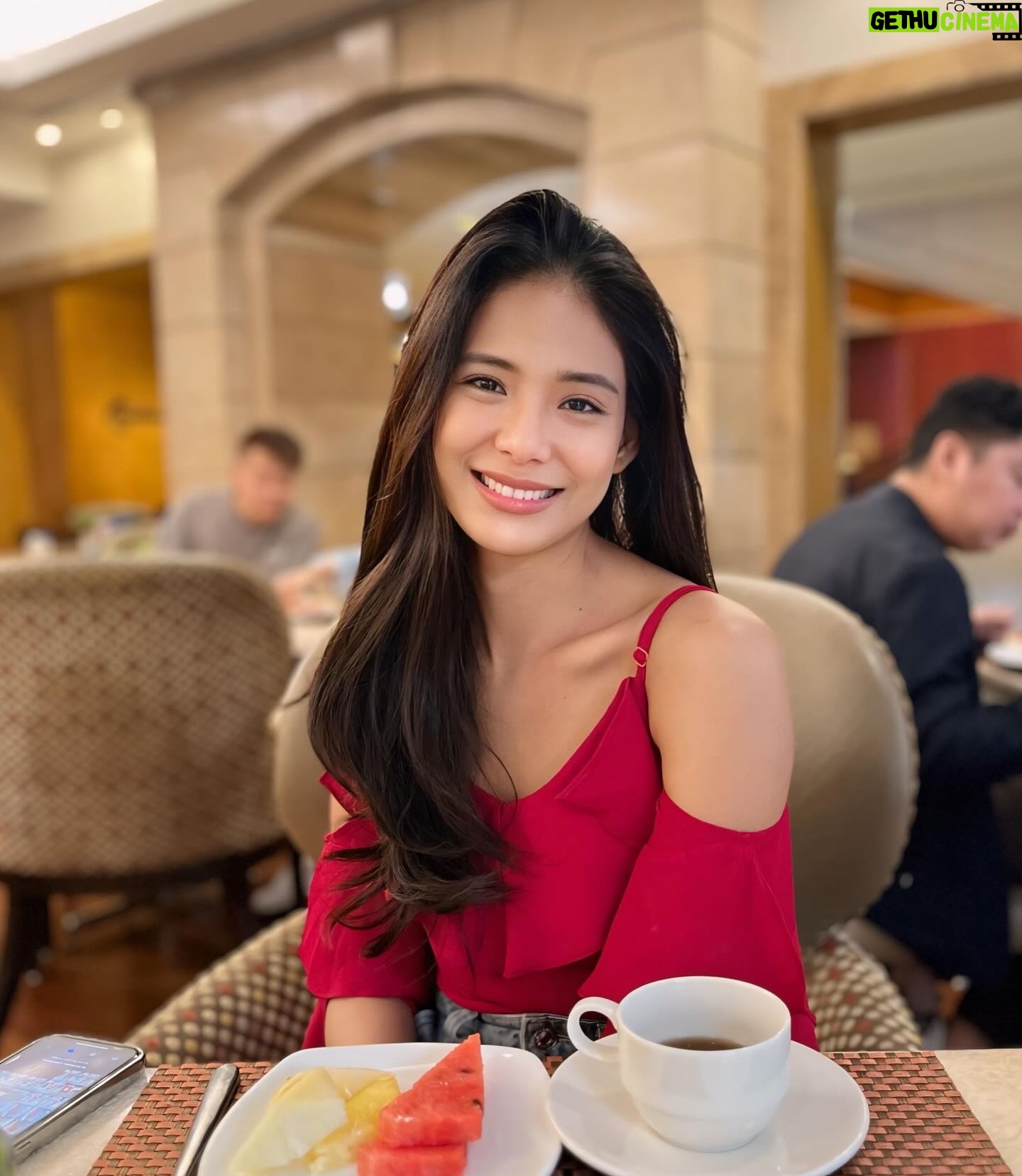 Devon Seron Instagram - A peaceful retreat at this lovely hotel. Taking a moment to unwind and soak in the nostalgic ambiance. Thank you for the wonderful stay! 🏨✨ @richmondehotelortigas