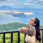 Devon Seron Instagram –