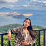 Devon Seron Instagram –