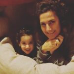Devrim Yakut Instagram – Bu bayıldigim benzerliğiniz ve oyunbazliğinla kutlamak istiyorum yeni yaşını canimin içi.Hep eğlence ve coşkuyla,saglik ve mutlulukla geçsin yeni yaşın.Çok seviyorum💕❤️🙏 @damlayakut74