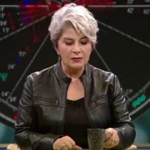 Devrim Yakut Instagram - Sevgili @dincerguner ve @handekazanova ile @astrolojiksifreler programında haritamı konuştuk.Çok ilham verici oldu benim için...Tüm Exxen ailesine ve bu şahane iki astroloğa teşekkür ederim.Astroloji doğru ellerde,neden diye sorduğunuz pek çok konuda size rehberlik edebilir...