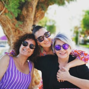 Devrim Yakut Instagram - Kavuştuk canlarımla...🙏♥️🧿🧿🧿@damlayakut74 @goncayakut