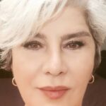 Devrim Yakut Instagram - 2020;Senden öğrendiklerimi yanıma alıp,sana sevgiyle güle güle diyorum.🙏Ve 2021;Öğrendiklerimi unutmadığım bir YENİ yıl olmanı diliyorum.Hepimiz için harika bir yıl olsun🙏♥️🙏