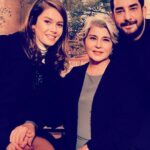 Devrim Yakut Instagram – Hangi işi yaparsan yap,ne yaşarsan yaşa,hep seni sarıp sarmalayan melek kalpler olsun çevrende.Hayatta herkes için en büyük dileğim budur🙏Haaa…Sanmayın ki melek kalpler bu kadar,çok fazlalar.Bu,sadece bu akşamın fotosu…Camdaki Kız ekibi,hepinizi beter seviyorum.🙏♥️🧿🧿🧿🧿🧿🧿🧿🧿🧿🧿🧿🧿🧿🧿🧿🧿🧿🧿🧿🧿🧿 @burcubiricik @feyyazserifoglu @enisarikan @selmaergecofficial @sanataevet @nursurerofficial @tgrltlk @serif_erol @mervepoo @handeataizi@feryguler @hamza_yazici @ceyhancihangir @nihalmenzil #CamdakiKız  ve kocamannn bir ordu♥️🙏💫