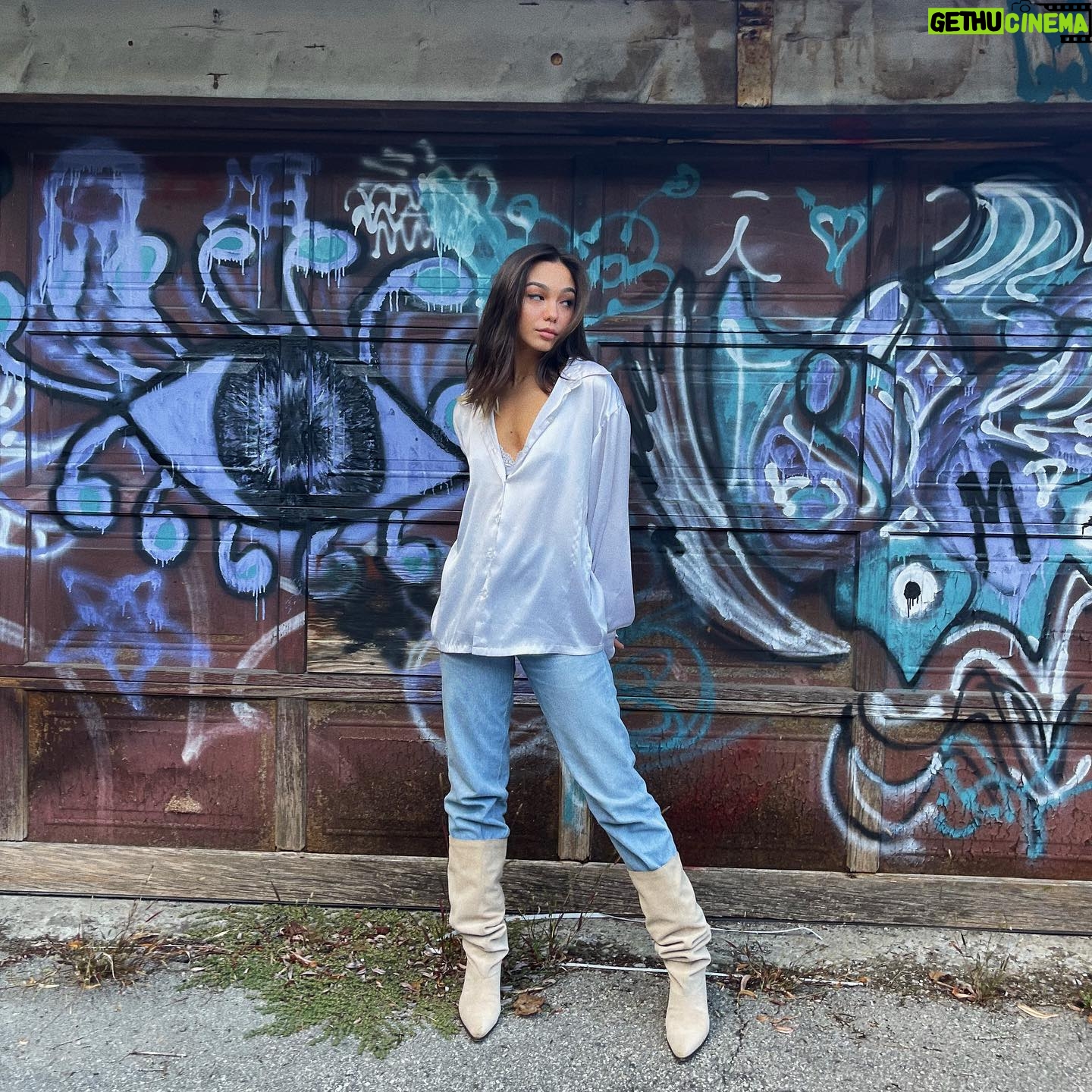 Devyn Nekoda Instagram - these boots are ✨not✨ made for walking