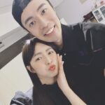 Dewi Chien Instagram - 👀野生眉 賴先生：我們該約野生眉了吧？（愛漂亮第一名） 每當重要節日快來臨前，這位先生都會自己提醒我，眉毛該弄了～頭髮該修了～算是很積極不讓我邋遢的另一半呢🤭 推薦給想要擁有自然根根分明毛流感的人🖤（尤其男生用完會直接變帥，那種沒妝感又自然的帥！ #野生眉 #眉毛雕塑 #紫星星毛流調整術 #至少一季做一次