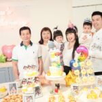 Dewi Chien Instagram - Family Love💞 幸福の🥕🥭除了有最罩的阿公阿嬤們，還有最棒的姨姨跟姑姑，謝謝超有愛的家人們無私陪伴，讓👶🏻們從小就在充滿愛的家庭中快樂成長，有你們真好。love u all !!! #小蘿蔔🥕🥕🥕 #3歲生日 #小芒果🥭🥭🥭 #家人聚