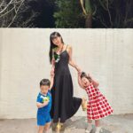 Dewi Chien Instagram - 💐母親節快樂： 這是擁有🥕🥭的第二個母親節，一樣先帶回娘家慶祝～今年有好好的品嚐美食，吃飽也有好好的陪我拍照留念，這樣健康快樂的在一起，就是最好最幸福的禮物了🥹🫶🏻 💫項鍊：是小蘿蔔親手做的 @bobogogo.lai 無價！ #小蘿蔔🥕🥕🥕 #小芒果🥭🥭🥭 #🥕🥭的姊弟日常