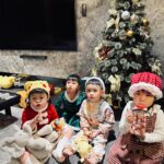 Dewi Chien Instagram - 🎄🤶🏻育兒的路上，感謝有這群辣媽的陪伴，從分享日常瑣碎小事，到每年的各種節日，總是在群組很有默契討論如何給孩子們滿滿的儀式感，謝謝我們無私的互相幫助，也都努力讓自己活得充實又漂亮，我想⋯應該會這樣繼續玩到變老辣妹吧？love u all❤️ #同班同學上課去 #最後一張是我們目前的貢獻 #明年會有新成員加入嗎
