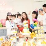 Dewi Chien Instagram - Family Love💞 幸福の🥕🥭除了有最罩的阿公阿嬤們，還有最棒的姨姨跟姑姑，謝謝超有愛的家人們無私陪伴，讓👶🏻們從小就在充滿愛的家庭中快樂成長，有你們真好。love u all !!! #小蘿蔔🥕🥕🥕 #3歲生日 #小芒果🥭🥭🥭 #家人聚