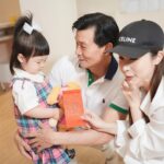 Dewi Chien Instagram - Family Love💞 幸福の🥕🥭除了有最罩的阿公阿嬤們，還有最棒的姨姨跟姑姑，謝謝超有愛的家人們無私陪伴，讓👶🏻們從小就在充滿愛的家庭中快樂成長，有你們真好。love u all !!! #小蘿蔔🥕🥕🥕 #3歲生日 #小芒果🥭🥭🥭 #家人聚