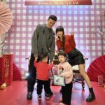Dewi Chien Instagram - 🧨聽說元宵節前都是過年✌🏻 我們一家四口壓線㊗️大家：整年都好運一條龍！🐉 #合照太不受控 #至少要一個人好看 #我只好顧好自己了