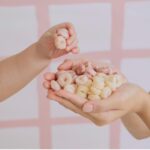 Dewi Chien Instagram - - 🫐有機米圈圈-藍莓（無糖） 🥥有機米圈圈-椰子（低糖） MUMMUM有機米圈圈，選用台灣有機米、有機進口果汁，無色素、防腐劑等，給孩子最簡單最單純的成分！ 💧高品質有機原料 MUMMUM有機米圈圈，選用台灣有機米、有機進口果汁，無添加、色素、防腐劑等，給孩子最簡單最單純的成分！ 💧用心嚴選 為了找尋並給予自己孩子最安心的零食，嚴選銀川有機農場研發而成，無油、無添加，口感酥脆，可搭牛奶與水果汁，全家一同享用。 💧嚴格把闢 銀川製造工廠經由ISO、HACCP驗證，於花蓮生產製造，商品更經過有機認證嚴格把關。 - 🌾MUMMUM用心嚴選，嚴格把關MUMMUM 從選材到製造都堅守高品質的承諾，MUMMUM 有機米圈圈的製造工廠經由ISO和HACCP驗證，選用台灣有機米和有機進口果汁，並排除了添加糖、色素、防腐劑等任何不必要的成分，並對製作過程嚴格把關，這樣，我們能確保每一個小米圈都是最簡單、最單純的美味，讓您放心給孩子品嚐每一口。 🌾MUMMUM 有機米圈圈的原料產地-台灣花蓮富里銀川的每一粒米都在農民的愛與關懷中成長，擁有著特殊的地理位置優勢，花蓮深士區域的穩定氣候，鄉內的沖積平原被開關成阡陌橫瓦的良田。有機米主要種植於花蓮深土區域，污染極低，水源來自麥飯石壙區，成微鹼性，每一粒米都喝著這純淨泉水長大！粒粒飽滿香甜，擁有最好的品質，給孩子帶來最美味的享受。 🫐🥥 #MUMMUM有機米圈圈 #有機米圈圈 #有機食品