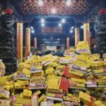 Dewi Chien Instagram - 🧨過年的必備行程： 初一走春（保安宮）-初二回娘家 -初四迎財神（廣天宮） #今年回娘家第一站外婆家 #🥕🥭超級愛狗狗 #被療癒了