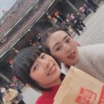 Dewi Chien Instagram - 🧨過年的必備行程： 初一走春（保安宮）-初二回娘家 -初四迎財神（廣天宮） #今年回娘家第一站外婆家 #🥕🥭超級愛狗狗 #被療癒了
