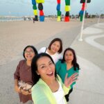 Dewi Lestari Instagram - Boru Simangunsong, boru Nababan, boru Sianipar, dan boru Sagala. Empat boru Batak di tanah Arab, ngobrol bahasa… Sunda. EAAA! Hatur nuhun vizund boru-boru Batak yang sudah menemani halan-halan pada hari terakhirku di Doha, especially Marida a.k.a Idenk, sohib kakakku @keymangunsong yang sudah saya kenal dari kecil, dan sampai sekarang masih memanggil saya “I’i” (panggilan eksklusip orang-orang lama doang 😆). Jumpa lagilah kita kalau awak ke Qatar ya 👋