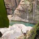 Dewi Lestari Instagram – Wadi Mibam Part 3.

“We’re gonna have coffee up there.” I looked up to the giant rocks that I needed to climb. Oh, boy. Sepatu harus dilepas karena udah terlalu licin, jadilah ai Spider Man manjat-manjat batu, sambil berdoa dalam hati supaya otot gak ada yang ketarik, kecetit, dsb, masih mau ada event, cuy! 😅 But, Wadi Mibam with all its twists and turns, was a magnificent place indeed. Thank you @mohammed_alhadi87 for the unforgettable adventure!

And, man, what a relief when I saw that flat land again! 😆

#Muscat #Oman #WadiMibam